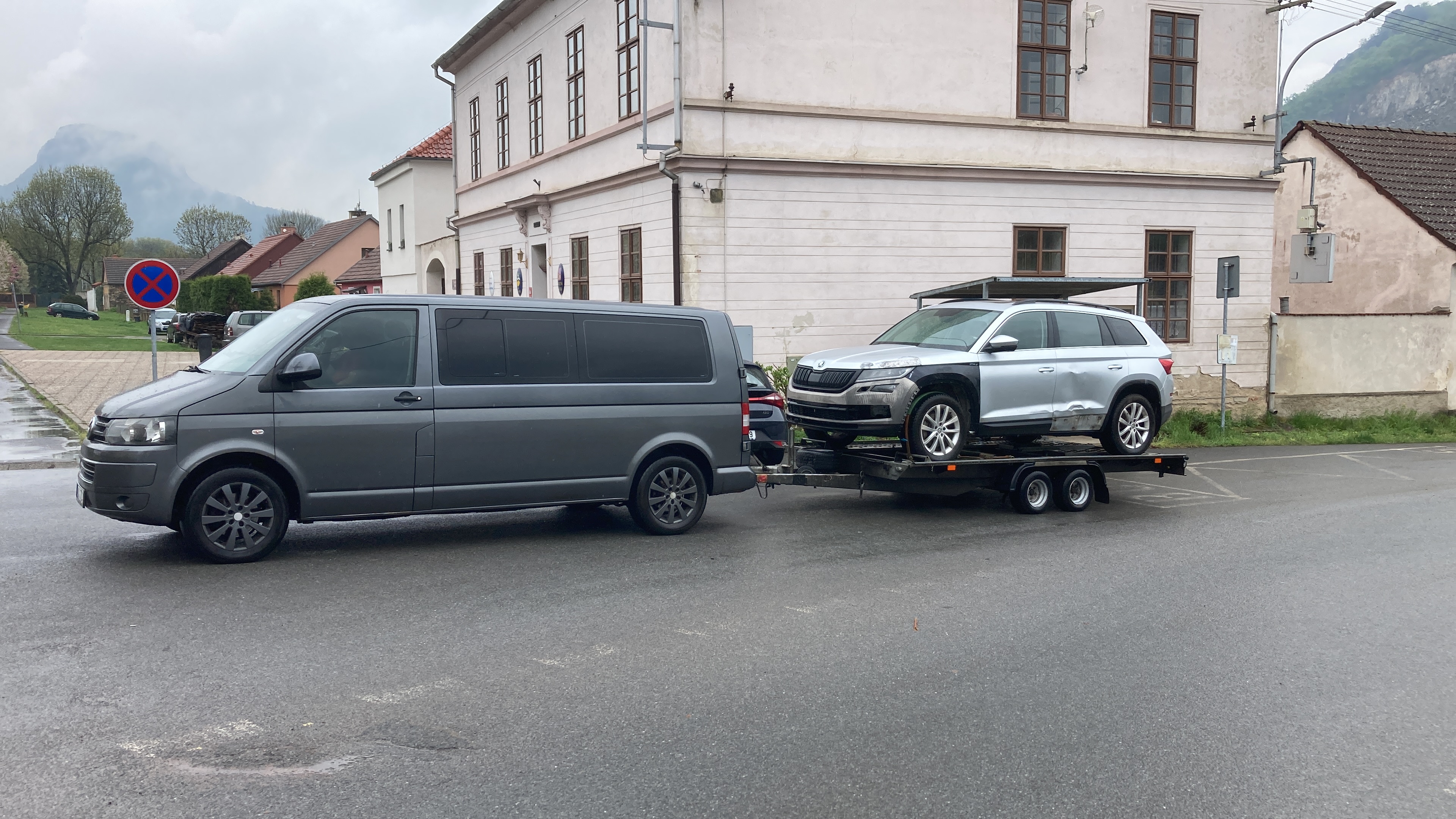 BE5DF107-498F-4779-AB6D-2400D5B0C8F5