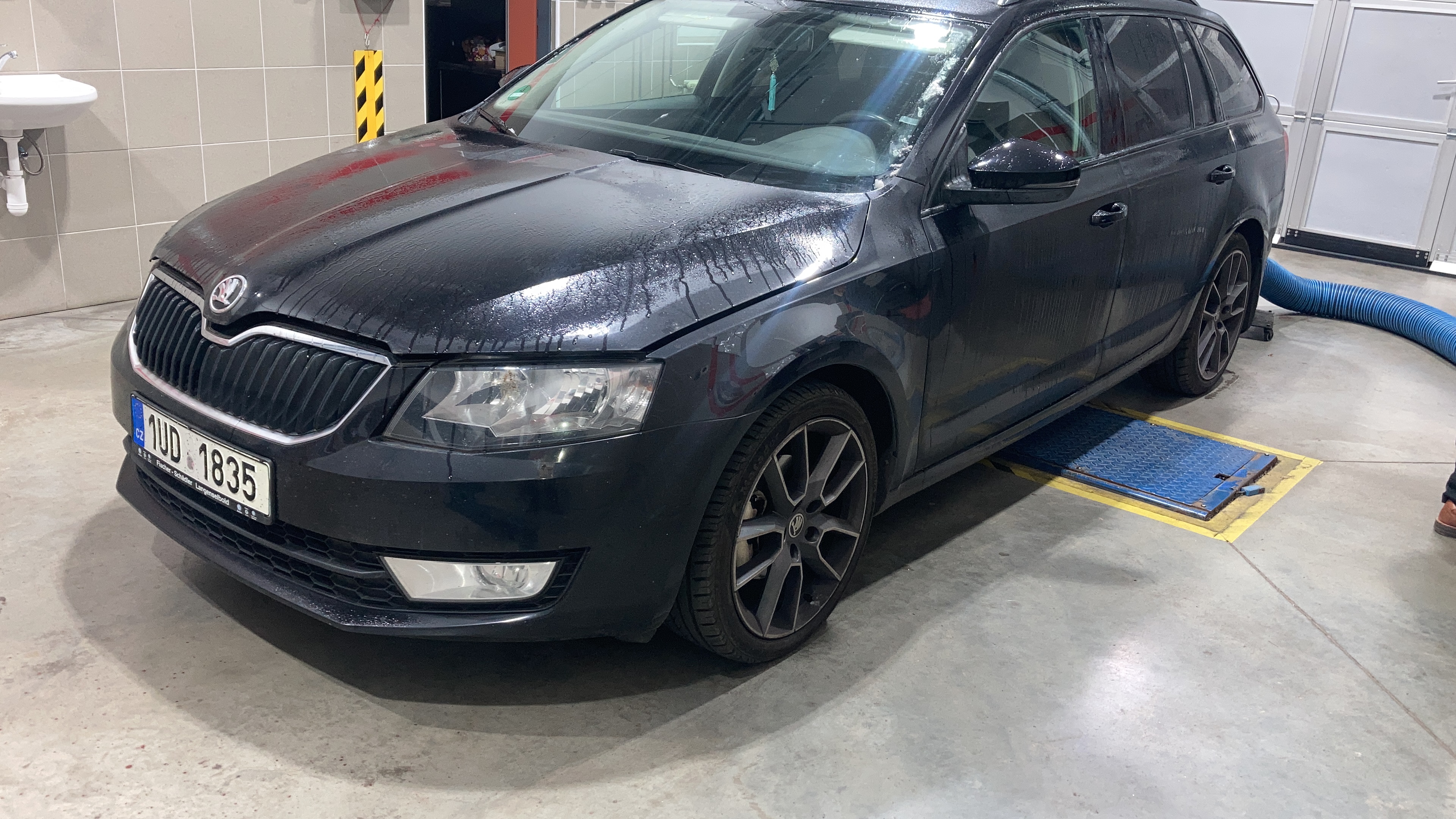 6878DAB3-B8CB-4BD3-A947-29713414413A